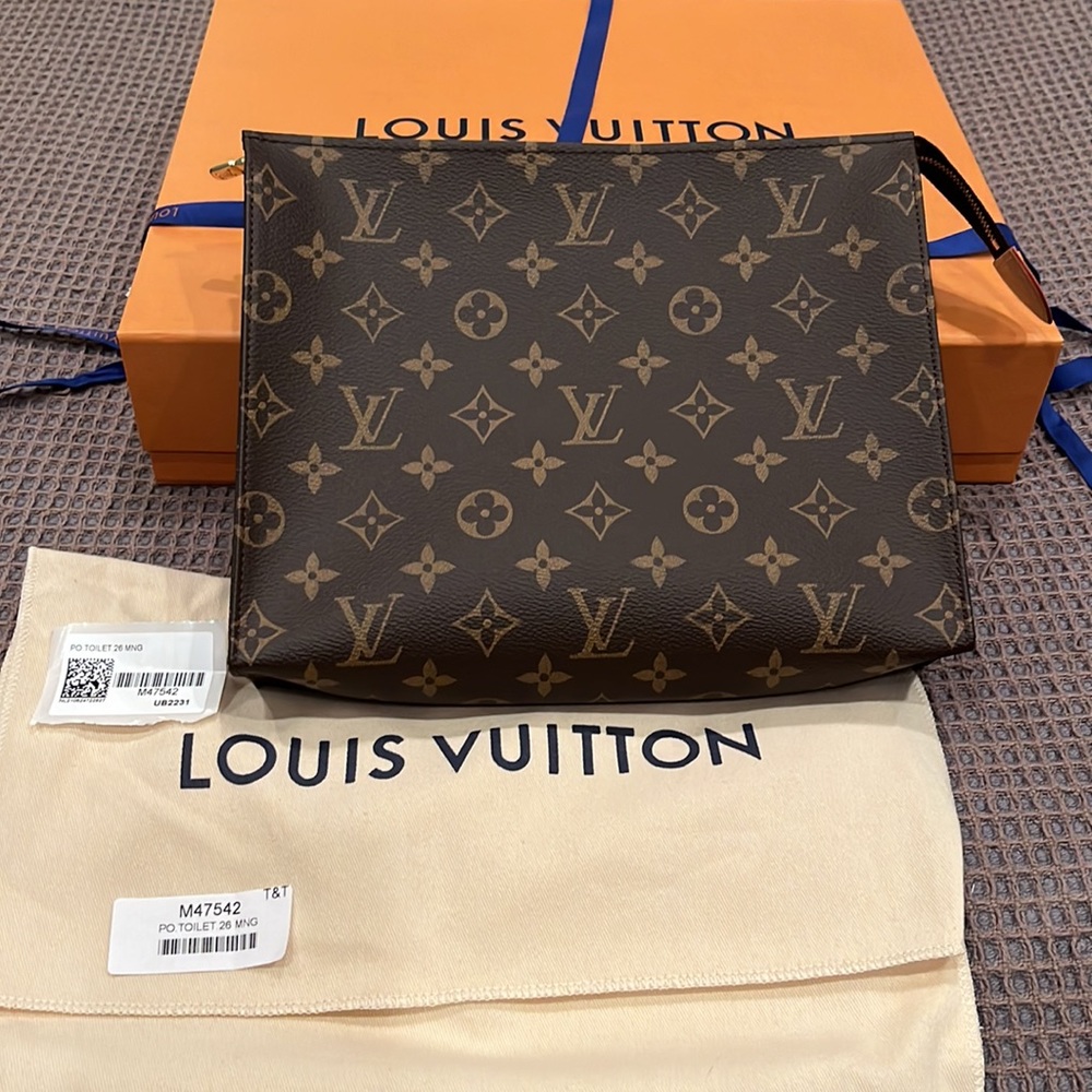 New 100% Authentic Louis Vuitton canvas monogram Toiletry Pouch ‘26 handbag